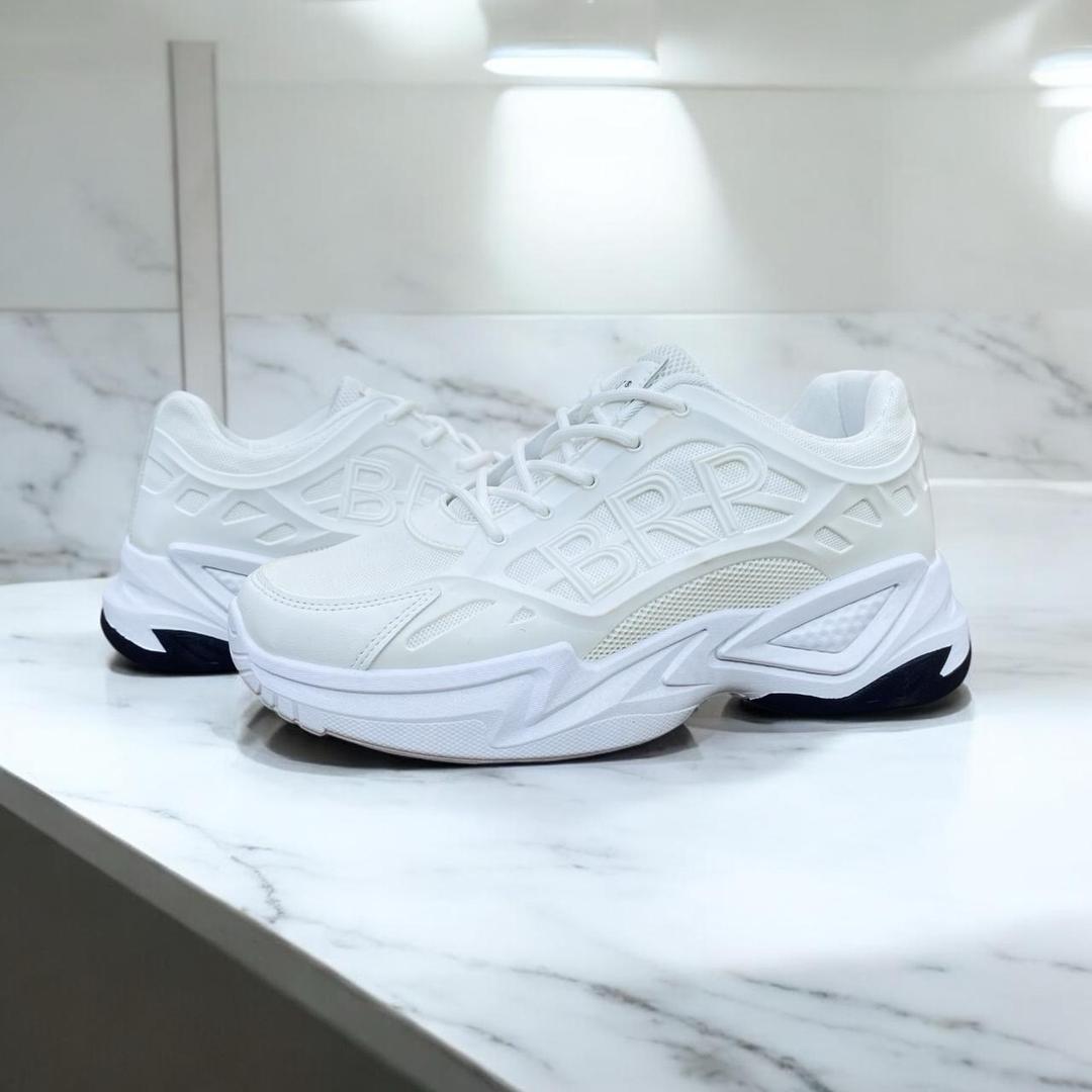 Stay Light, Move Fast – Sporty Joggers Edition